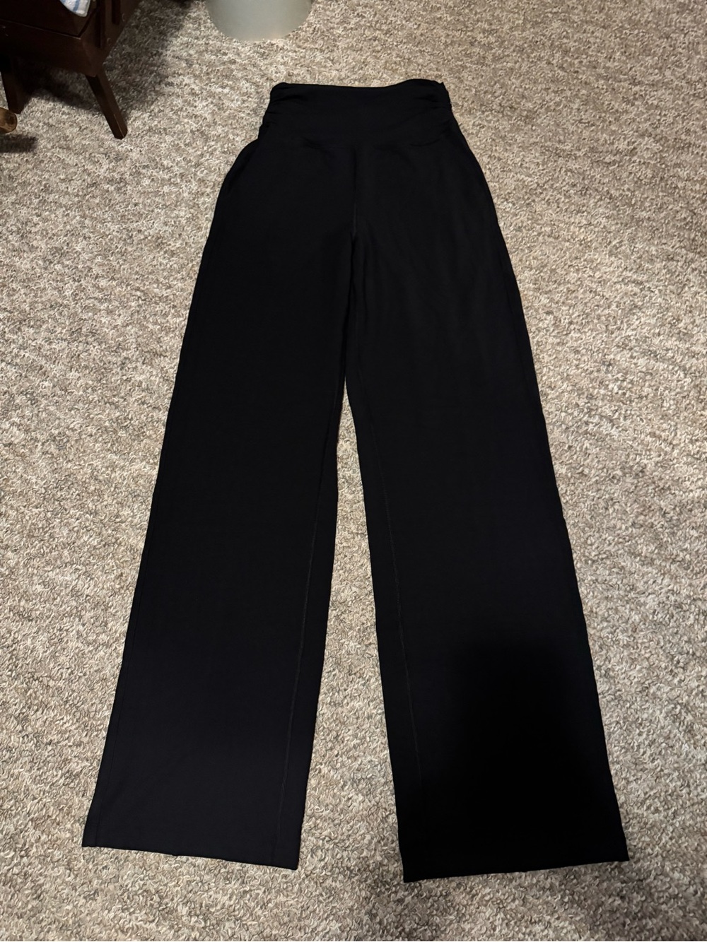 Lululemon women’s Black wide-leg lounge pants size 4
